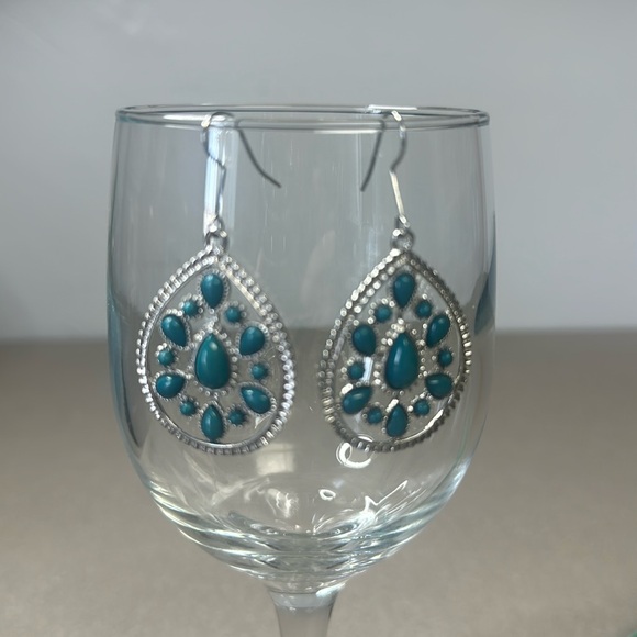Silver metal and turquoise colored beads make these earrings stunning - Picture 1 of 4